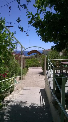 Гостиница Manoleas Rooms to Let  Леонидио